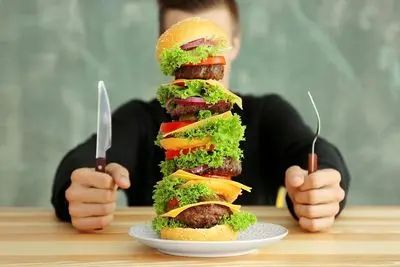 چطور پرخوری یا کم خوری عصبی را در روزهای بحرانی مهار کنیم؟