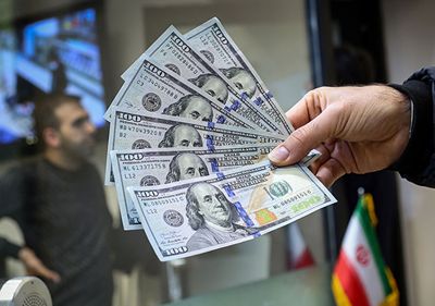سقوط دلار از قله ۱۹۱ / وقتی بازار از دلار ۱۲۷ هزار تومانی هم خبر می‌دهد