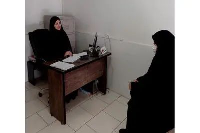 زندگی غم انگیز یک زن بی خانمان! / شب ها در قبر می خوابم صبح ها در سطل زباله ها دنبال ضایعات هستم ! + عکس و نظر کارشناس