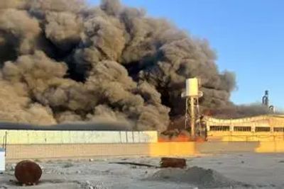 آتش‌سوزی کارخانه پاکدشت ۲ مصدوم برجای گذاشت