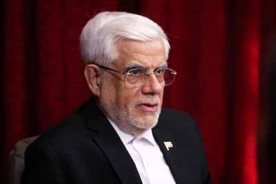 گزارش اعتماد از آنچه در جلسه ستاد ساماندهی فضای مجازی برای وصل کردن اینترنت گذشت / جمله کنایه‌آمیز و صریح عارف به مخالفان چه بود؟