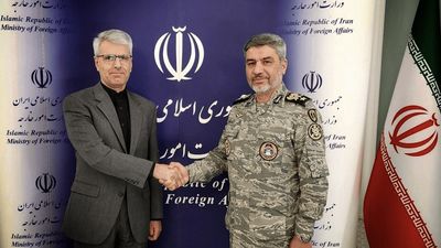 سخنگوی وزارت خارجه: میدان و دیپلماسی دوشادوش هم آماده برای هر وضعیتی / سخنگوی ارتش: امروز دیپلماسی و میدان نزدیک‌تر و هماهنگ‌تر از هر زمانی در مسیر تحقق منافع و عزت ملی کشور می‌کوشند