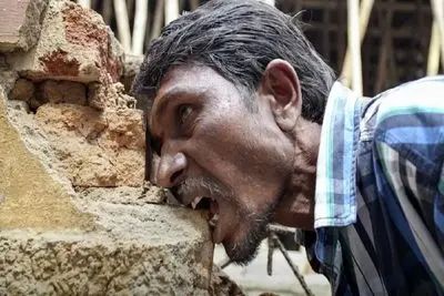 چرا بعضی افراد خاک، گچ و کاغذ می‌خورند؟