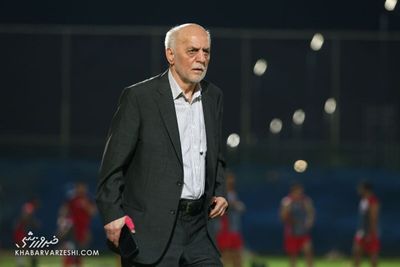 سپاهان مجوز داخلی ندارد، چطور به آسیا می‌رود؟/ کشوری‌فرد و یکی از مدیران استقلال همشهری هستند/ خودتان را سرکار گذاشته‌اید یا مردم را؟