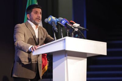 شوخی علیرضا دبیر با تیشرت پوشیدن پزشکیان | حالا دیگر کسی از ما ایراد نمی‌گیرد | اینترنشنالی‌ها با ۲۰ دلار به هر سمتی پشتک می زنند | من کارگر کشتی هستم