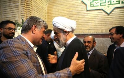 عکس / حضور حجت‌الاسلام محسن قمی، معاون ارتباطات بین الملل دفتر رهبری در مراسم ختم خواهر سیدمحمد خاتمی