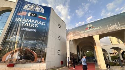 عراقچی: توجه فوری؛ نقض آتش‌بس در هر یک از جبهه‌ها، به منزله نقض آن در تمامی جبهه‌ها است و مسئولیت پیامدهای آن با آمریکا و اسرائیل است/ سخنگوی وزارت خارجه: وقتی آمریکا مدام دیدگاه‌های خود را تغییر می‌دهد، طبیعتاً روند مذاکرات طولانی می‌شود/ بی‌بی‌سی: حملات ایران از آغاز جنگ، به ۲۰ سایت نظامی آمریکا آسیب زده/ ادعای سنتکام: حملات دفاعی را در گروگ و قشم در پاسخ به اقدامات ایران، انجام دادیم