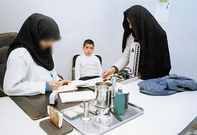چرا پزشکان در مناطق محروم نمی‌مانند؟ | پزشک حق دارد جایی زندگی کند که رفاه نسبی خانواده‌اش فراهم باشد