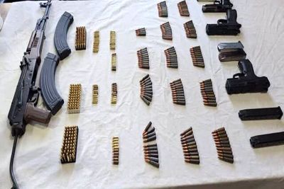 کشف سلاح و مهمات از راکب و ترک‌نشین یک دستگاه موتورسیکلت