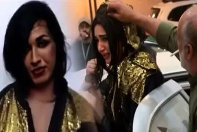 فیلم حیرت آور/ حضور مرد زن نما در میهمانی خصوصی زنان / هم کلاه گیسش  هم لباس های زنانه اش را درآوردند! / چه نیتی داشت ؟!