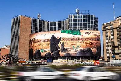 تصویر محسن چاوشی به دیوارنگاره ولیعصر رسید