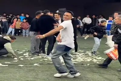 آواز شاد؛ من از رقصش خوشم نیومد مرد باید مردونه تر و باوقارتر برقصه، نظر شما چیه؟