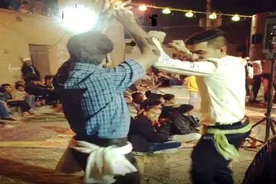 آواز محلی؛ این 2 نفر اضطراب اجتماعیشون صفره دستمال بستن کمر میلرزونن همه زومن زوشون