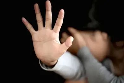 حبس دو دختربچه به مدت یک ماه در توالت توسط نامادری