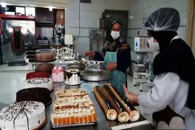 این زنان برای حقوق 9 میلیونی تحقیر می‌شوند!