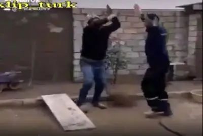 دانلود آواز؛ کارگرا وسط بیل زدن یه رقصی میکنن از غم دنیا فارغ دیدنی روحت شاد میشه