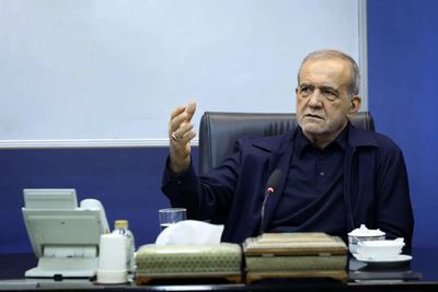 پزشکیان: مأموریت اصلی شرکت‌های دولتی، ایفای نقش به عنوان بازوی راهبردی دولت در حفظ ثبات بازار، مدیریت شرایط اضطراری و جبران خلأ‌های احتمالی ناشی از اختلالات است/ مهم‌ترین وظیفه این شرکت‌ها، نگهداری ذخایر راهبردی برای تنظیم بازار در مواقع خاص است