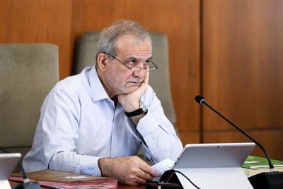 پزشکیان: باید حضور مؤثر در بازار جهانی و زنجیره‌های تأمین بین‌المللی تقویت شود