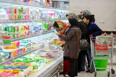 دست‌نوشته‌هایی توجه‌برانگیز روی محصولات یک فروشگاه