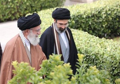 ببینید | آغاز قرائت پیام رهبر انقلاب در حرم امام خمینی (ره): اولین چهارده خردادی است که پدر مهربان امت، مهمان ضیافت الهی شده است
