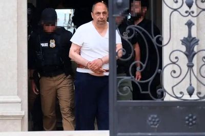 اولین تصاویری که رسانه‌ها از لحظه بازداشت جمشید قمی در آمریکا منتشر کردند