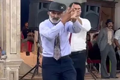 دانلود آواز شاد؛ حاج عمو بنازم انرژیتو که جوونای مجلس با دیدنت احساس پیری کردن