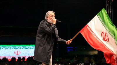 ببینید | اولین تصاویر از ورود خواننده لس‌آنجلسی به ایران!