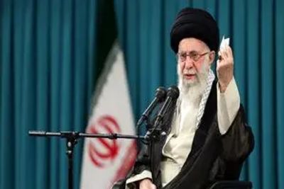 تصاویری جالب از جلسه انتخاب آیت الله خامنه‌ای به عنوان رهبر انقلاب/ ویدئو