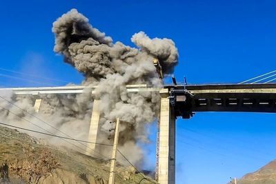 انتشار تصاویری تازه از لحظه بمباران پل B۱ کرج