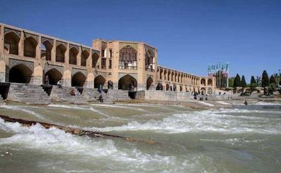 ببینید | زاینده‌رود زیبا به اصفهان بازگشت