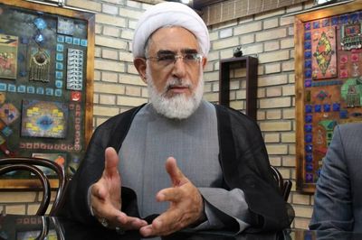 آزادی بیان یا پاس گل به دشمن؟ مرز باریک میان نقد و تخریب در بهارستان/ منتجب نیا: بی‌معنی است که نماینده مجلس حرفی خارج از قواره نظام بزند
