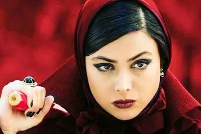 آواز شاد؛ رقص آزاده صمدی در مجلس مملو از مرد/ چه لباساییم پوشیده