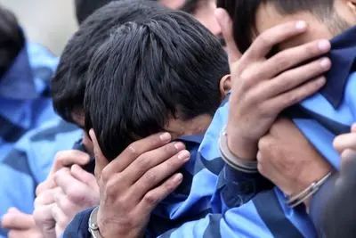 تصرف غیرقانونی یک ساختمان چندطبقه در اقدسیه/ ۸ نفر دستگیر شدند