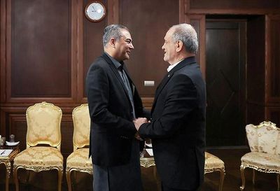 الجزیره: وزیر کشور پاکستان حامل نامه‌ای درباره پیشنهادهایی در مورد منابع مسدود شده ایران است