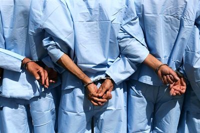 پنج سارق مسلح به دلیل دزدی سریالی از خانه‌ها به محاربه متهم شدند
