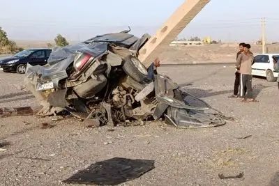 تصادف مرگبار پژو پارس با تیر برق