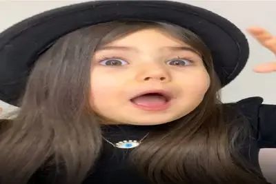 آواز هنرمندانه؛ دختربچه قبلا بامزه بود الان بزرگ شده با استعدادم شده بنازمت بچه