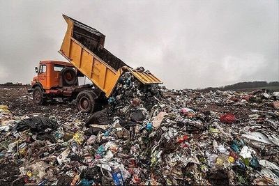 محیط‌زیست: ۲۸ کانون احتمالی و تاثیرگذار در انتشار بوی نامطبوع در تهران شناسایی شد/ مرکز دفن پسماند «آرادکوه» به عنوان یکی از کانون‌های مهم، در حال ارزیابی کارشناسی قرار دارد/ زباله‌سوزی، تجمع پسماند و مدیریت شیرابه‌ها، از مهم‌ترین مواردی هستند که می‌توانند در بوی نامطبوع نقش داشته باشند