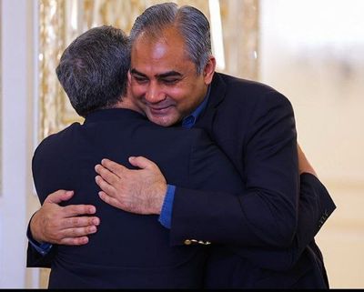 عکس/ تصویری جالب از دیدار وزیر خارجه پاکستان با عراقچی