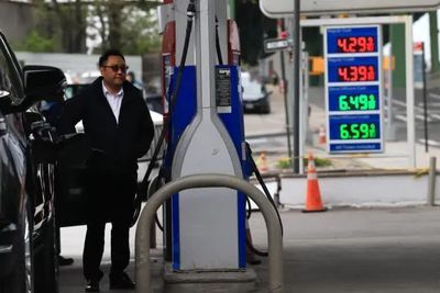 جزئیات جلسه امروز مجلس با پاکنژاد و سقاب اصفهانی/ مخالف پیشنهادهای مطرح شده درباره افزایش قیمت بنزین هستم