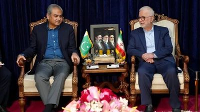 وزیر کشور در دیدار با همتای پاکستانی خود: هدفگذاری تجارت ۱۰ میلیارد دلاری ایران و پاکستان عملیاتی می‌شود / ان‌شاءالله پس از عبور از این شرایط، همراه با وزرای اقتصادی ایران به پاکستان خواهیم آمد