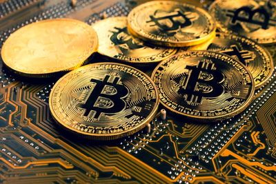 قیمت ارز‌های دیجیتال امروز دوشنبه ۱۸ خرداد ۱۴۰۵ / بیت‌کوین چند شد؟