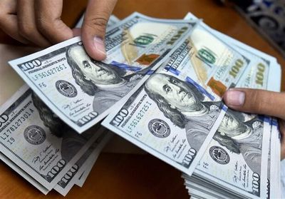 پبش‌بینی مهم یک کارشناس از قیمت ارز در آینده/ قیمت تعادلی دلار ۱۳۰ هزار تومان است؟