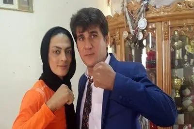 فیلم / نگاهی به  چیدمان خلاقانه  خانه شهربانو منصوریان قهرمان ووشوکار ایرانی و همسرش /از  فرش آبی تا قلب آبی