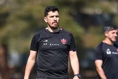 مربی پرسپولیس در عمان گیر افتاد!
