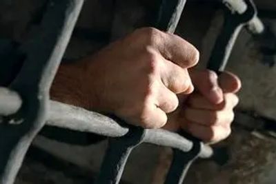 پسر بیمار روانی، پدر ۷۵ ساله را با مواد شوینده اسیدی به قتل رساند