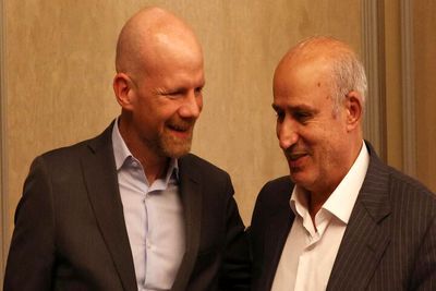 انتقاد شدید یک روزنامه از تاج؛ می خواهند با خفت و خواری راهی آمریکا شوند