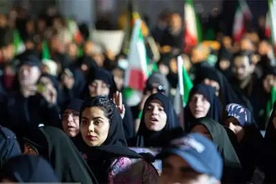 تذکر پلاکاردی به دولت و قوه قضائیه در تجمعات