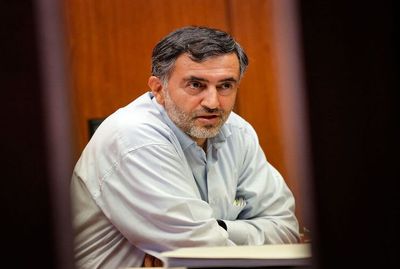 روایت عبدالله گنجی درباره خبرها پیرامون جراحت پای رهبر انقلاب/ رفتن رهبر معظم به بیمارستان گاندی و بمباران به این دلیل غیرواقعی است