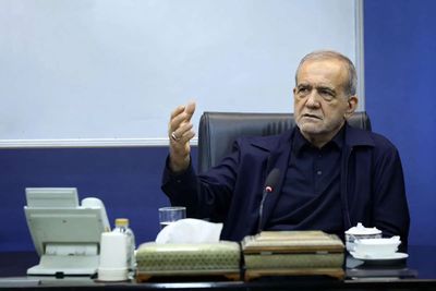 پزشکیان: خط راه‌آهن اردبیل به میانه، به طول ۱۷۳ کیلومتر افتتاح شد/ تکمیل بخش‌های باقی‌مانده این راه‌آهن باید در ۳ الی ۴ سال به پایان می‌رسید، اما به دلیل بروز بحران‌ها، جنگ‌ها و تحریم‌های ظالمانه، سال‌ها به طول انجامید